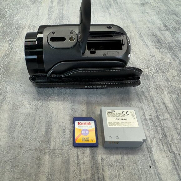 SAMSUNG SMX-F30BN 42x ZOOM CAMCORDER DIGITAL VIDEO CAMERA 8gb SD & CHARGE CABLE - Picture 2 of 16